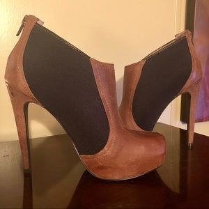 Jessica Simpson black/cognac booties 🌟